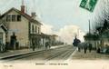 MENNECY - Intérieur de la Gare - Arrivé d'un train.
