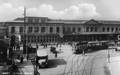 2513, Gezicht op het Stationsplein te Utrecht met het Centraal Station.