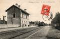 VELINES (Dordogne) - Vue intérieure de la Gare - Arrivée d'un Train.