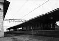 153153, Gezicht op het perron van het N.S.-station Krommenie-Assendelft te Krommenie., Nederlandse Spoorwegen, fotograaf