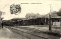 La gare de Neufchâteau, établie à 289 mètres d'altitude et située au point kilométrique 70,859 de la ligne de Culmont - Chalindrey. La carte a été publiée par l'éditeur Beaucolin de Neufchâteau et envoyée le 5 juillet 1907.