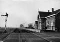 153026, Gezicht op het perron en de perronzijde van het N.S.-station Arkel te Arkel., Nederlandse Spoorwegen, fotograaf