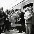 167904, Afbeelding van de ontvangst van de feesttrein op het N.S.-station Anna Paulowna te Anna Paulowna, ter gelegenheid van de electrificatie van de spoorlijn Alkmaar - Den Helder., Nederlandse Spoorwegen, fotograaf