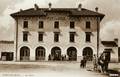 PORT de BOUC (Bouches-du-Rhône) - La cour de la gare - Editeur : Sélecta.