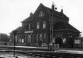 154667, Gezicht op de perronzijde van het N.S.-station Uithoorn te Uithoorn., Gerdessen, D.C. (Nederlandse Spoorwegen), fotograaf