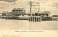 162041, Afbeelding van het stoomschip "Groningen" voor de bootdienst Enkhuizen-Stavoren in de haven van Stavoren. Op de achtergrond het H.S.M.-station Stavoren.