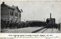 170122, Afbeelding van een gezelschap op het perron van het H.S.M.-station Varsseveld te Varsseveld, tijdens de opening van de spoorlijn Varsseveld-Dinxperlo.