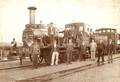 119427, Groepsportret van het personeel van het L.M.-station Eijsden te Eijsden, waaronder stationschef J.J. Pick, bij de stoomlocomotief nr. 2 van de L.M. (L.M. = Compagnie du Chemin de fer de Liège à Maestricht et ses extensions)., Onbekend