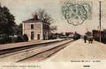 MORANNES (M. et L.) - La gare, arrivée d'un train.