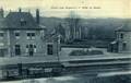 164983, Gezicht op het perron van het S.S.-station Schin op Geul te Schin op Geul, met links het stationsgebouw en rechts een deel van het seinhuis.