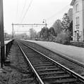 857675, Gezicht op het perron van het N.S.-station Velp te Velp., Nederlandse Spoorwegen, fotograaf