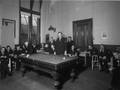 163460, Afbeelding van leden van de Brandwacht bij het billard in de ontspanningszaal van het N.S.-station Amsterdam C.S. te Amsterdam., Nederlandse Spoorwegen, fotograaf