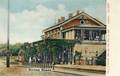 7489, Gezicht op de perronzijde van het H.S.M.-station Baarn te Baarn, uit het zuidoosten.