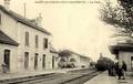 SAINT-SAVINIEN sur CHARENTE (Charente-Inférieure) - Vue intérieure de la gare - Arrivée d'un train.