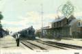 TOURY (Eure et Loir) - La gare et le train.