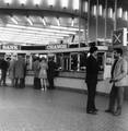 166140, Interieur van het N.S.-station Utrecht C.S. te Utrecht: stationshal, met Grenswisselkantoor., Nederlandse Spoorwegen, fotograaf