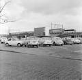 856643, Gezicht op de parkeerplaats bij het N.S.-station Heemstede-Aerdenhout te Heemstede., Nederlandse Spoorwegen, fotograaf