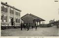 VERNAISON (Rhône) - Place de la gare - Editeur : Combier à Mâcon.