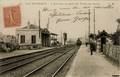 LES MUREAUX (Seine et Oise) - L'arrivée en gare du train de Paris - Editeur : CM n°21.