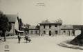 AUMALE (Seine-Inf.) - La Place de la Gare - Editeur : CAB n°2.