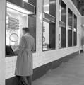 846242, interieur van het N.S.-station Delft te Delft: loketten., Hessels, L. (Nederlandse Spoorwegen), fotograaf