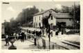 LES MOUTIERS (Loire-Inférieure) - La Gare et le Passage à niveau - Numéro 7.