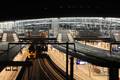 832331, Gezicht op het Centraal Station (OV-terminal) te Utrecht, met de nieuwe Stationshal, bij avond, vanaf de Moreelsebrug., Lansink, V.M., fotograaf