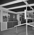 846578, Afbeelding van de tentoonstelling ter gelegenheid van de opening van het nieuwe N.S.-station Beverwijk., Hessels, L. (Nederlandse Spoorwegen), fotograaf