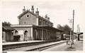 25 - SAINT-YRIEIX (Haute-Vienne) - La gare et un autorail vers 1955 - Editeur : M. Giraud.