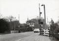 169394, Gezicht op de spoorwegovergang in de Hoofdstraat bij het N.S.-station Driebergen-Zeist te Driebergen-Rijsenburg, met in het midden de overwegpost., Nederlandse Spoorwegen, fotograaf