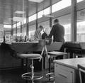 165687, Interieur van het N.S.-station Rijswijk te Rijswijk: plaatskaartenkantoor., Nederlandse Spoorwegen, fotograaf