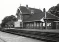 153117, Gezicht op de perronzijde van het N.S.-station Hemmen-Dodewaard te Hemmen., Nederlandse Spoorwegen, fotograaf