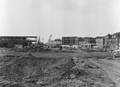 128522, Gezicht op het terrein van de gesloopte werkplaats van Van Gend & Loos aan de Moreelselaan te Utrecht, met op de achtergrond het Stationsplein en links het uiteinde van de Traverse over het Centraal Station., Hofland, L.H., fotograaf