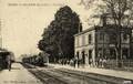 BOISSY L'AILLERIE (Seine et Oise) - La gare - Arrivée d'un train - Editeur : Houllier, buraliste.
