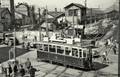 122T - GRENOBLE (Isère) - Dans une ambiance de sortie d'usine, une motrice S.G.T.E.
traverse les voies S.N.C.F. à proximité de la gare en 1950.