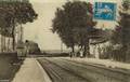 CHAUGEY (Côte-d'Or) - La gare et le passage d'un train.