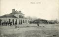 FISMES (Marne) - La cour de l'ancienne gare - Editeur : Chevalet, bazar.