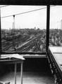 76488, Gezicht vanuit het seinhuis A op de noordzijde van het emplacement van het Centraal Station van de N.S. te Utrecht., Hessels, L. (Nederlandse Spoorwegen), fotograaf