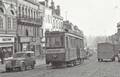219 - SAINT-QUENTIN (Aisne) - Un tramway de la ligne 2, venant de la gare du Nord, file vers la gare de Rocourt.