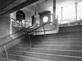 166682, Interieur van het N.S.-station Arnhem te Arnhem: nieuwe trap naar de perrontunnel., Nederlandse Spoorwegen, fotograaf