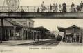 Vue intérieure de la gare de VAUX (S. et O.) - Arrivée d'un train.