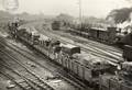 809750, Gezicht op het emplacement van het N.S.-station Amersfoort, met treinen beladen met militair materieel (of gevorderd materieel) in verband met de mobilisatie., Onbekend