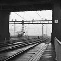 839106, Gezicht op het emplacement aan de oostzijde van het N.S.-station Amsterdam C.S., Hessels, L. (Nederlandse Spoorwegen), fotograaf