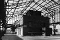 154649, Gezicht op het perrongebouw en de perronkap van het N.S.-station Hengelo te Hengelo, tijdens herstelwerkzaamheden., Nederlandse Spoorwegen, fotograaf