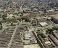 85550, Luchtfoto van het Westplein en omgeving te Utrecht, uit het westen. Links de Kanaalstraat en rechts de Leidseweg en de Graadt van Roggenweg. In het midden op de voorgrond de fabrieksgebouwen van de Lood- en Zinkpletterij v.h. A. D. Hamburger (Leidsekade 30). Op de achtergrond het Centraal Station en het winkelcentrum Hoog Catharijne., Fotodienst GAU, fotograaf