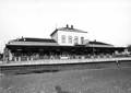 155866, Gezicht op de perronzijde van het N.S.-station Hoogezand-Sappemeer te Hoogezand., Nederlandse Spoorwegen, fotograaf