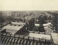 220266, Overzicht vanaf de toren van het 3e Administratiegebouw van de Nederlandse Spoorwegen (HGB III, Moreelsepark) te Utrecht, uit het zuidoosten, met links het 2e en 1e Administratiegebouw van de N.S. (HGB II en HGB I), rechts het Moreelsepark en links op de achtergrond het Centraal Station (Utrecht C.S.)., Bratsch, A., fotograaf