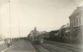 170038, Afbeelding van de stoomlocomotief nr. 3798 (serie 3700/3800) van de N.S. (midden) en de stoomlocomotief nr. 2134 (serie 2100) langs het perron van het N.S.-station Stavoren te Stavoren., Onbekend