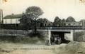 34bis - ANGERVILLE (S.-et-O.) - Le pont de la gare et le train.