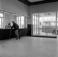 152479, Interieur van het N.S.-station Harderwijk te harderwijk: hal en loketten., Nederlandse Spoorwegen, fotograaf